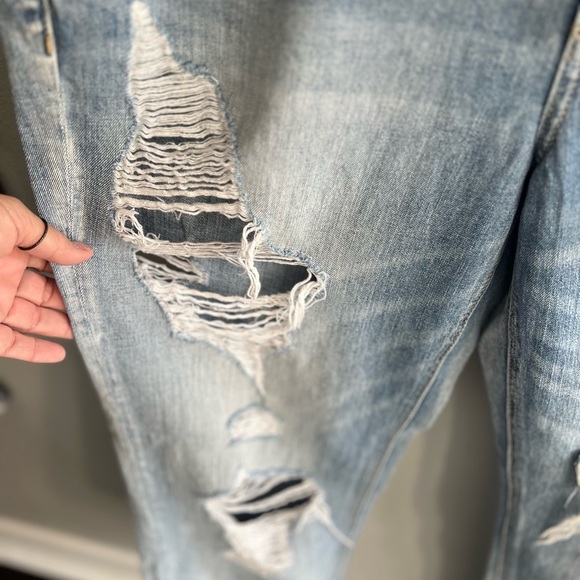 Distressed Light Wash Jeans - Picture 6 of 9